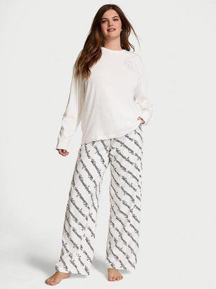 Пижама женская Victoria's Secret Flannel Long-Sleeve Tee-Jama Set L, Белая с принтом "Ribbon Script" 20179 фото