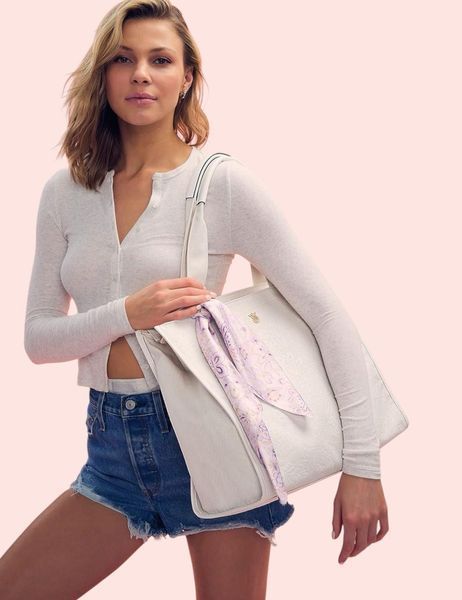 Сумка Victoria&rsquo;s Secret Floral-Embossed Tote Bag 25454 фото