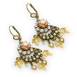 Вікторіанські сережки-підвіски з білими кристалами і перлинами Swarovski від Michal Negrin 25891 фото